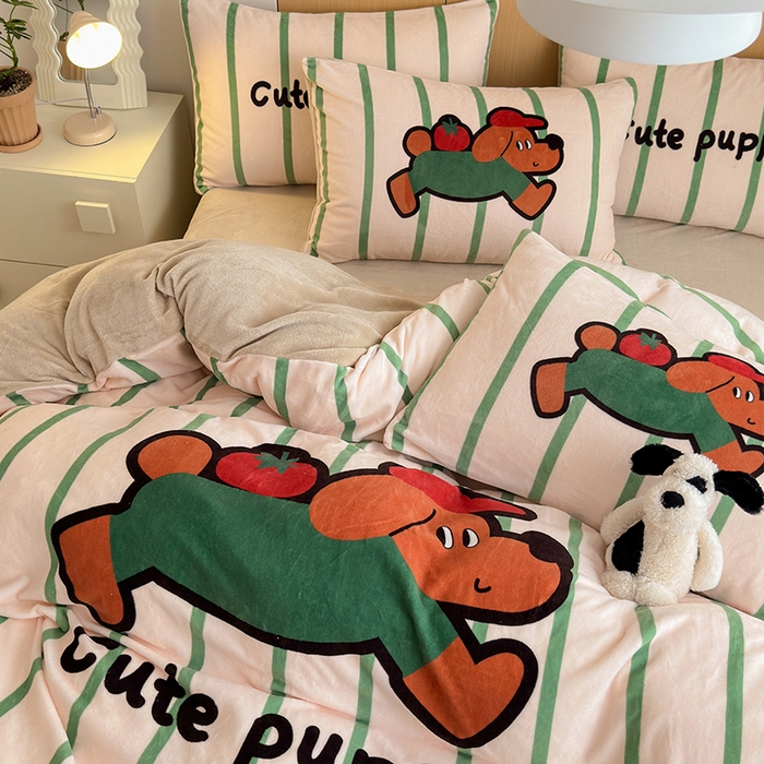 91家纺网 家纺一手货源 找家纺 2024新款大版卡通双面高克重牛奶绒床单款四件套 番茄狗