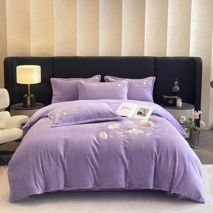 91家纺网 家纺一手货源 找家纺 畅畅家纺 2024秋冬新款牛奶绒绣花四件套 芳华-伊莉莎系列 伊莉莎-紫色