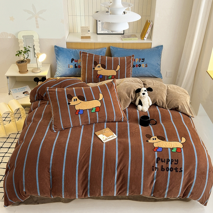 91家纺网 家纺一手货源 找家纺 2024新款大版卡通双面高克重牛奶绒床单款四件套 腊肠狗