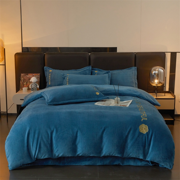 91家纺网 家纺一手货源 找家纺 招财狼家纺  2024新款7斤高克重牛奶绒刺绣四件套 山茶花-宝石蓝