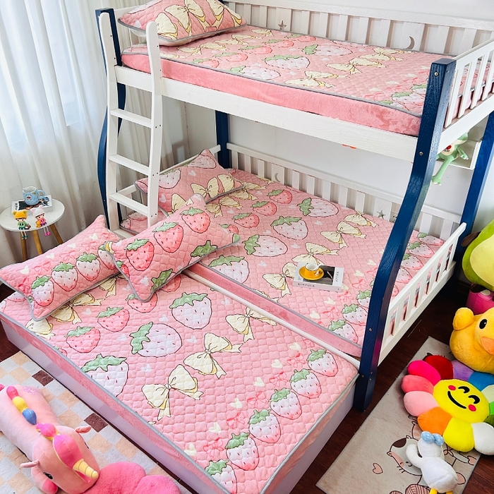 91家纺网 家纺一手货源 找家纺 小虾米 2024新款加厚上下床牛奶绒夹棉床笠款 草莓