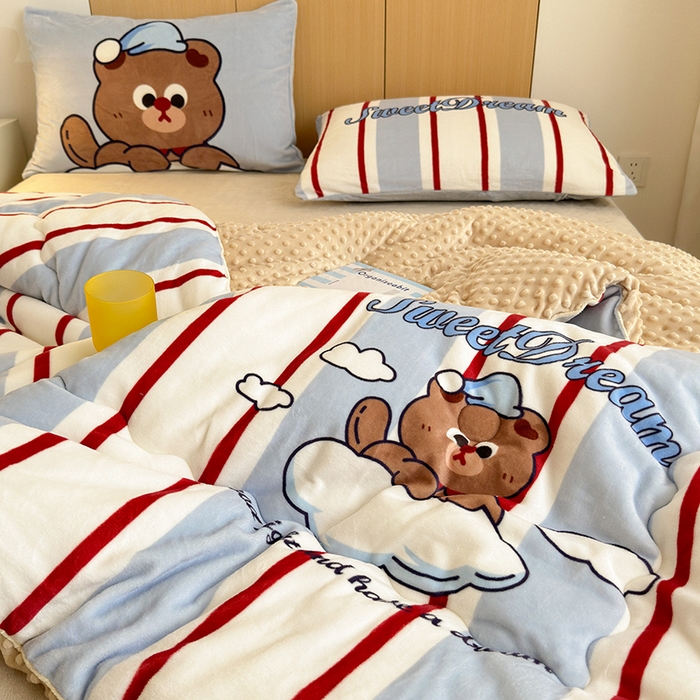 91家纺网 家纺一手货源 找家纺 2024新款卡通大版高克重牛奶绒豆豆被四件套 云朵熊