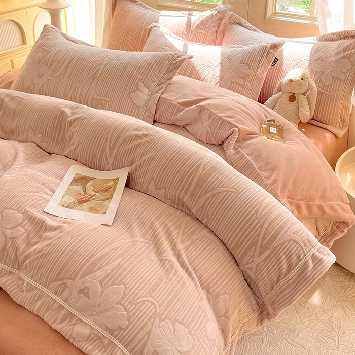 91家纺网 家纺一手货源 找家纺 简如 2025新款A类加厚冰岛立体雕花牛奶绒浮雕绒四件套（有买家秀） 蔓朵-羽茶色