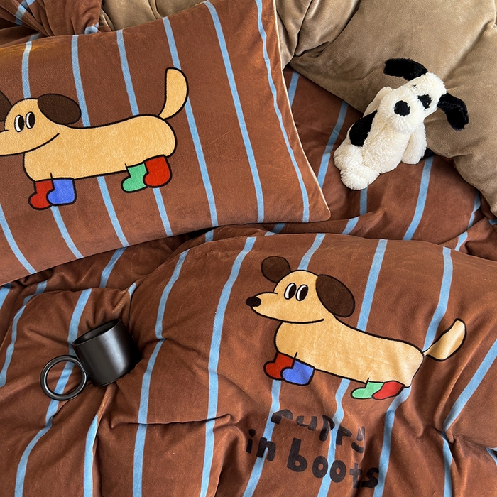 91家纺网 家纺一手货源 找家纺 2024新款大版卡通双面高克重牛奶绒床单款四件套 腊肠狗