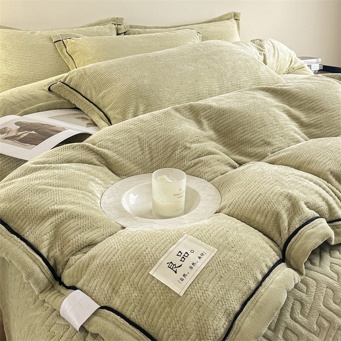 91家纺网 家纺一手货源 找家纺 欧邦 新款提花针织绒牛奶绒单被套夹棉床盖三件套四件套 初见-芥黄