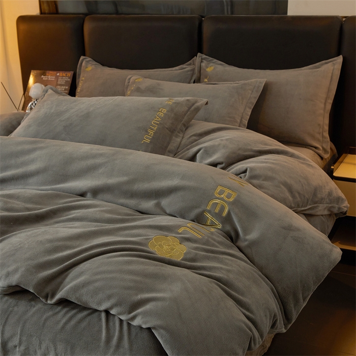 91家纺网 家纺一手货源 找家纺 招财狼家纺  2024新款7斤高克重牛奶绒刺绣四件套 山茶花-爵士灰