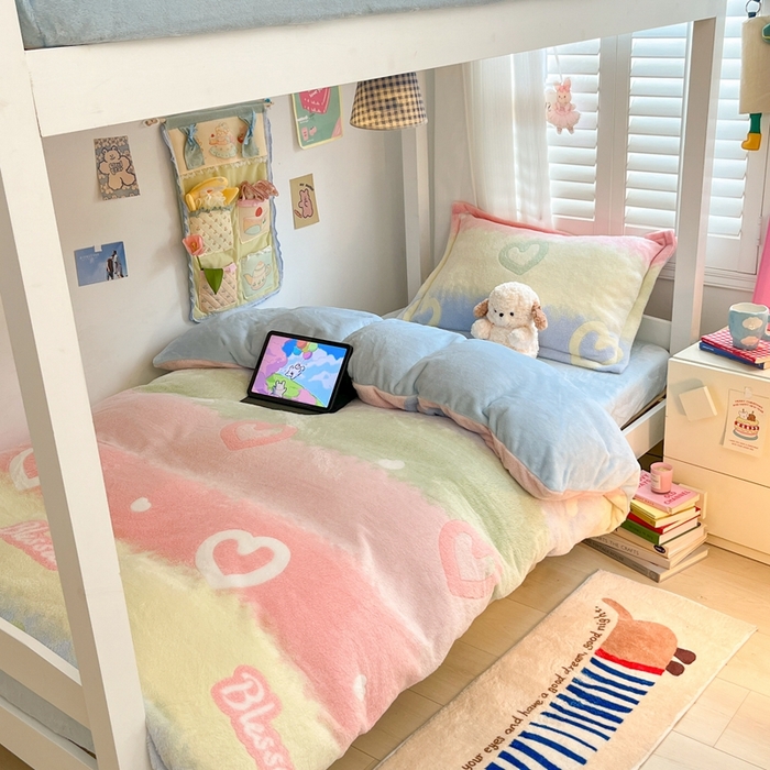 91家纺网 家纺一手货源 找家纺 川悦生活 2024新款雪花绒宿舍三件套 彩虹爱语蓝