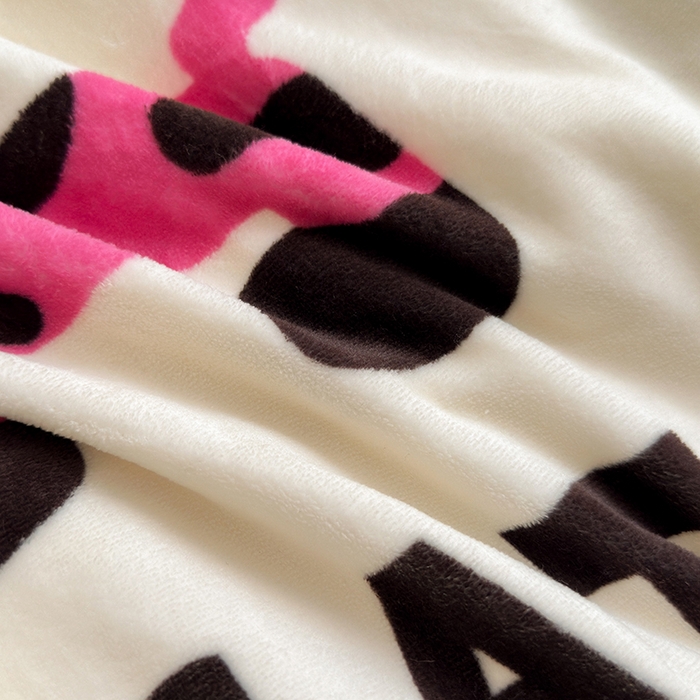 91家纺网 家纺一手货源 找家纺 2024新款大版卡通双面高克重牛奶绒床单款四件套 小猫