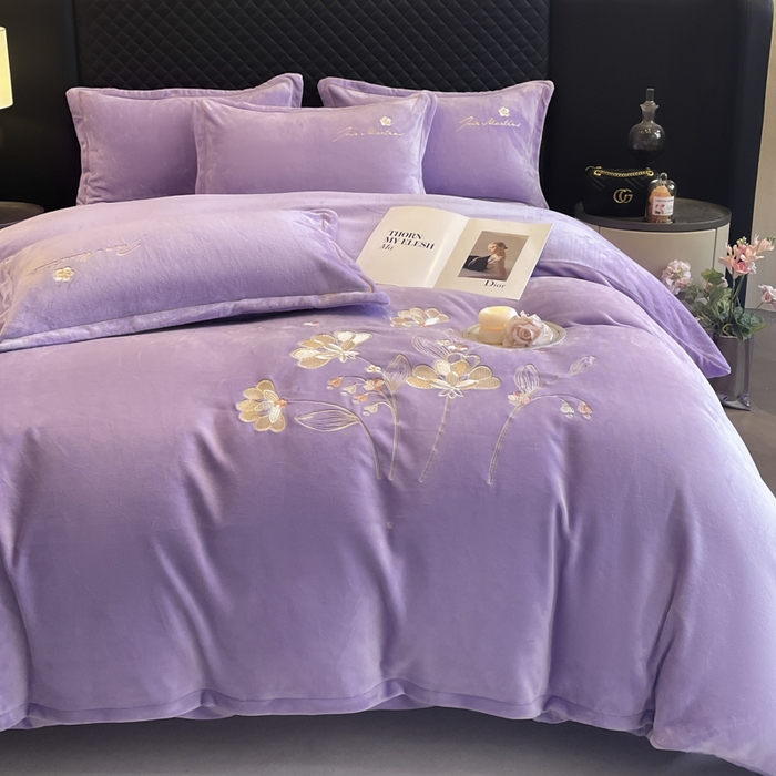 91家纺网 家纺一手货源 找家纺 畅畅家纺 2024秋冬新款牛奶绒绣花四件套 芳华-伊莉莎系列 伊莉莎-紫色