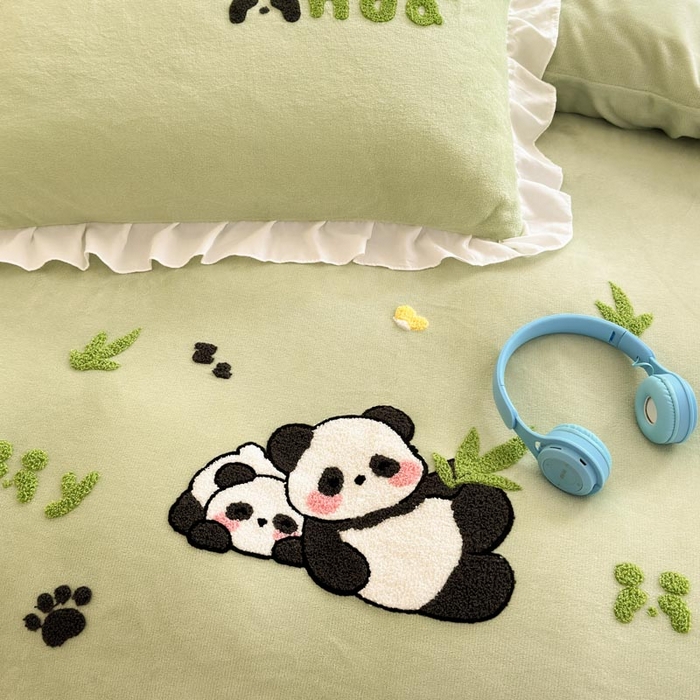 91家纺网 家纺一手货源 找家纺 易禾家纺 2024新款高克重加厚保暖牛奶绒四件套熊猫宝宝系列 熊猫宝宝--绿