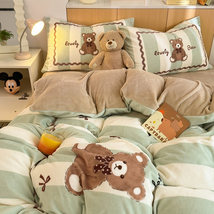 91家纺网 家纺一手货源 找家纺 2024新款大版卡通双面高克重牛奶绒床单款四件套 咖啡熊