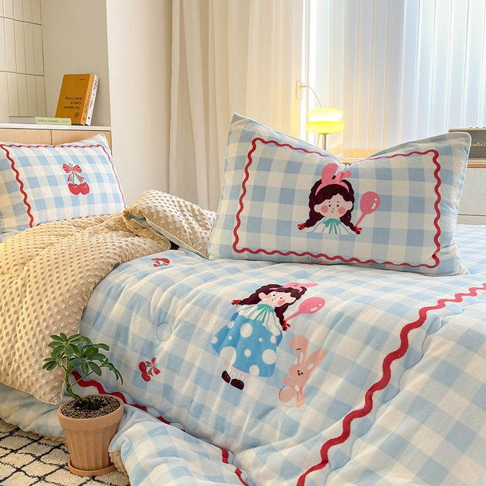 91家纺网 家纺一手货源 找家纺 2024新款卡通大版高克重牛奶绒豆豆被四件套 小女孩