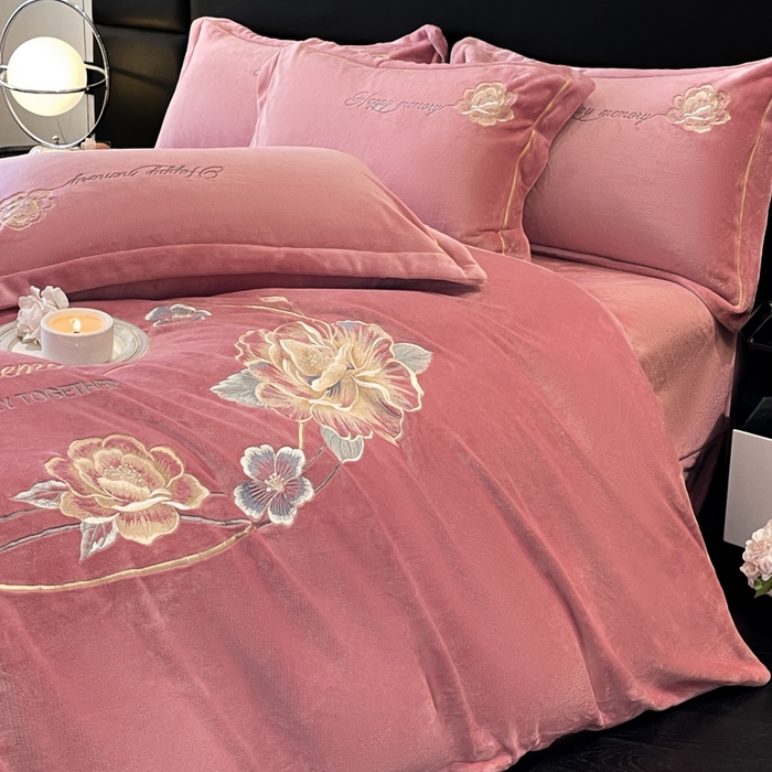 91家纺网 家纺一手货源 找家纺 畅畅家纺 2024秋冬新款牛奶绒绣花四件套 芳华-伊莉莎系列 芳华-豆沙