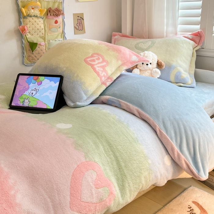 91家纺网 家纺一手货源 找家纺 川悦生活 2024新款雪花绒宿舍三件套 彩虹爱语蓝