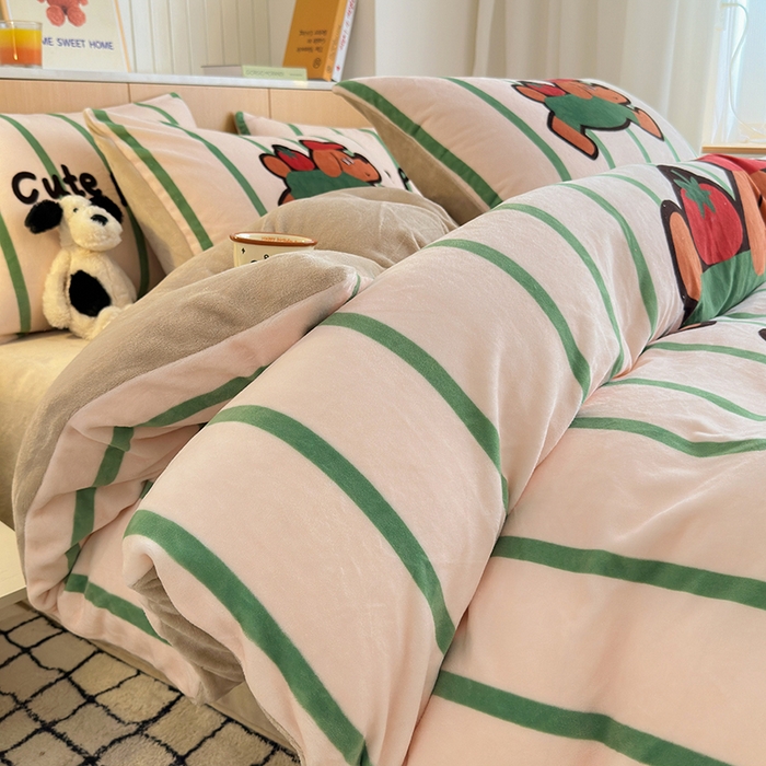 91家纺网 家纺一手货源 找家纺 2024新款大版卡通双面高克重牛奶绒床单款四件套 番茄狗