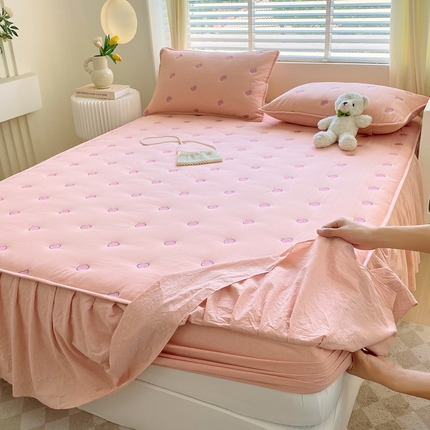 91家纺网 家纺一手货源 找家纺 （总）尊康家纺（原磊科） 2024新款全棉色织床裙款床笠-两情相悦