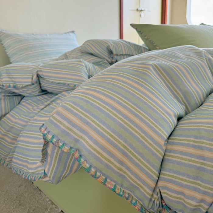 91家纺网 家纺一手货源 找家纺 艾莱家纺 2024新款七彩贝壳系列100S全棉柔顺加厚磨毛四件套 幻珊-绿细条