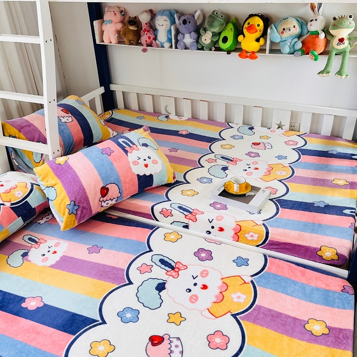 91家纺网 家纺一手货源 找家纺 小虾米 2024新款加厚上下床牛奶绒床笠款 彩虹兔