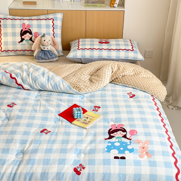 91家纺网 家纺一手货源 找家纺 2024新款卡通大版高克重牛奶绒豆豆被四件套 小女孩