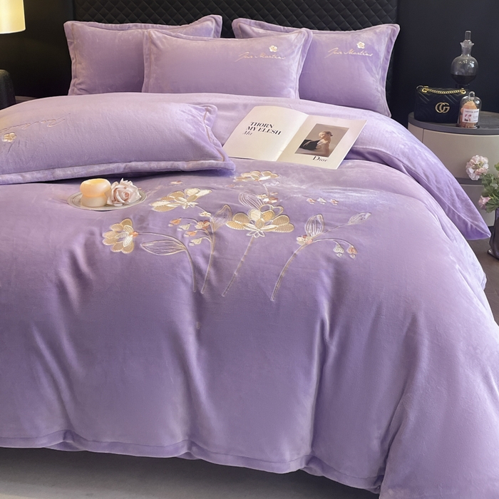 91家纺网 家纺一手货源 找家纺 畅畅家纺 2024秋冬新款牛奶绒绣花四件套 芳华-伊莉莎系列 伊莉莎-紫色