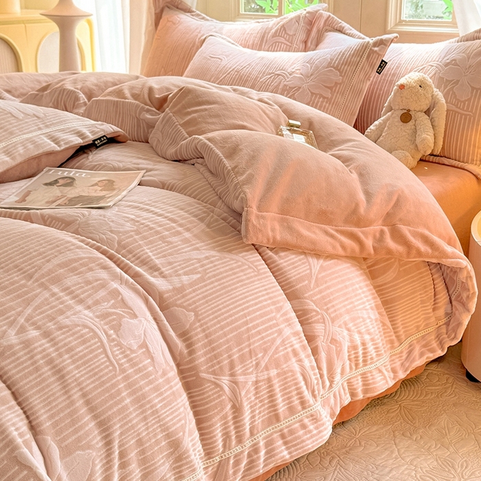 91家纺网 家纺一手货源 找家纺 简如 2025新款A类加厚冰岛立体雕花牛奶绒浮雕绒四件套（有买家秀） 蔓朵-羽茶色