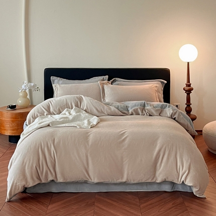 91家纺网 家纺一手货源 找家纺 万盛家纺 2025新款全消光加厚230克牛奶绒拼色四件套  星暖咖-烟灰