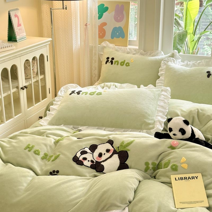 91家纺网 家纺一手货源 找家纺 （总）易禾家纺 2024新款高克重加厚保暖牛奶绒四件套熊猫宝宝系列