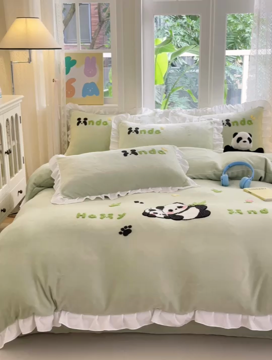 91家纺网 家纺一手货源 找家纺 （总）易禾家纺 2024新款高克重加厚保暖牛奶绒四件套熊猫宝宝系列