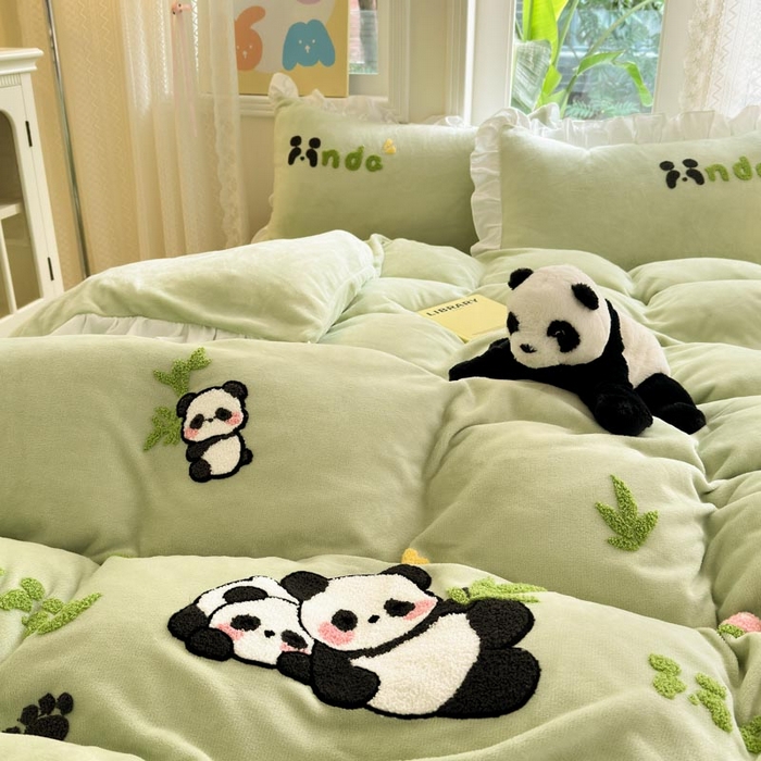 91家纺网 家纺一手货源 找家纺 （总）易禾家纺 2024新款高克重加厚保暖牛奶绒四件套熊猫宝宝系列