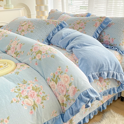 91家纺网 家纺一手货源 找家纺 梦精灵家纺 2025新款牛奶绒花边床盖四件套 花边款-莫兰朵