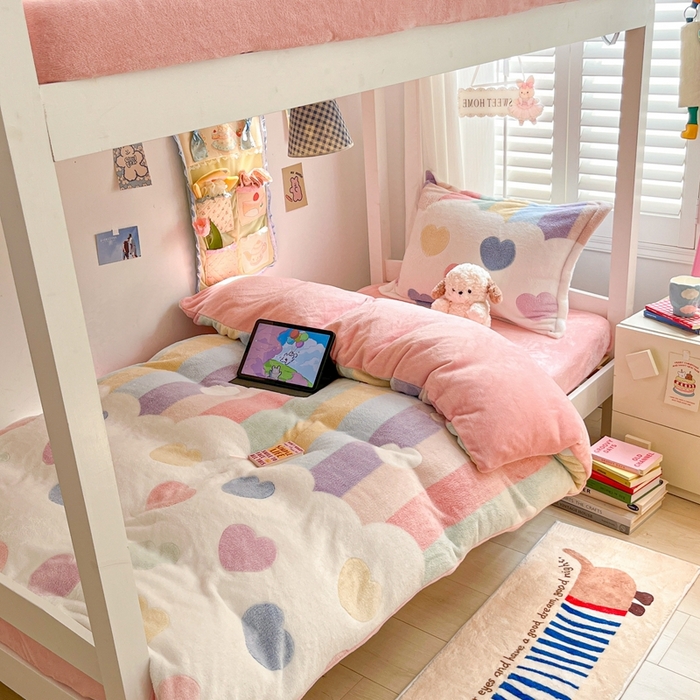 91家纺网 家纺一手货源 找家纺 川悦生活 2024新款雪花绒宿舍三件套 彩虹爱心粉