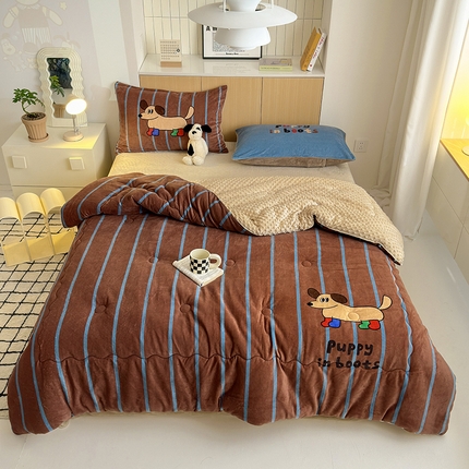 91家纺网 家纺一手货源 找家纺 2024新款卡通大版高克重牛奶绒豆豆被四件套 腊肠狗