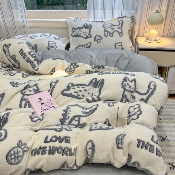 91家纺网 家纺一手货源 找家纺 贝扬思家纺 2024新款加厚雪花绒印花四件套 黑猫仔仔