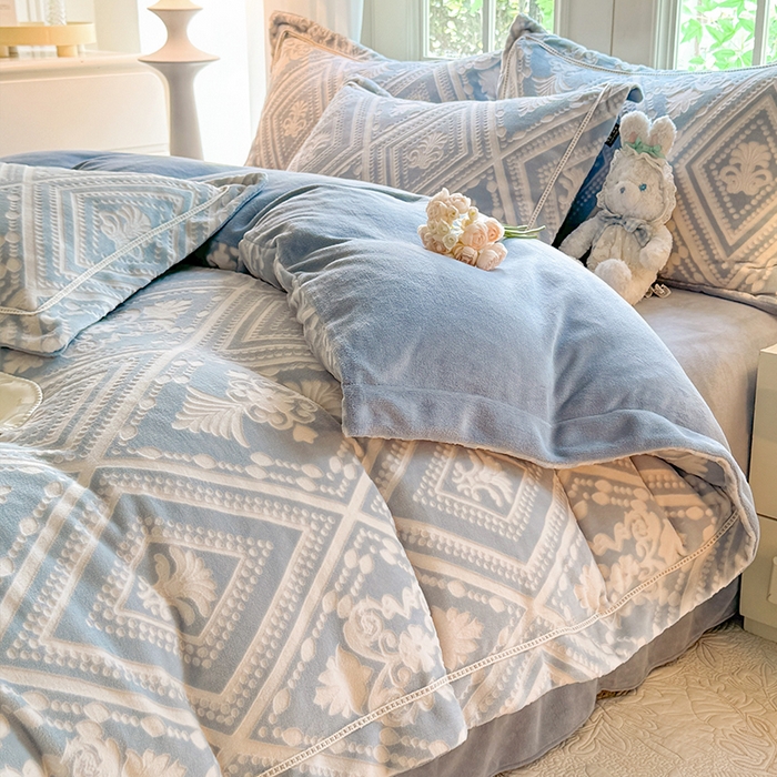 91家纺网 家纺一手货源 找家纺 简如 2025新款A类加厚冰岛立体雕花牛奶绒浮雕绒四件套（有买家秀） 洛莉-蓝