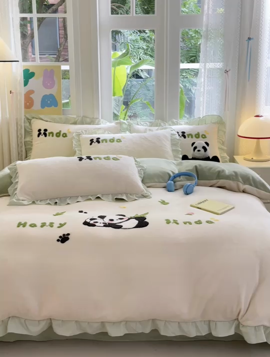 91家纺网 家纺一手货源 找家纺 易禾家纺 2024新款高克重加厚保暖牛奶绒四件套熊猫宝宝系列 熊猫宝宝--奶绿