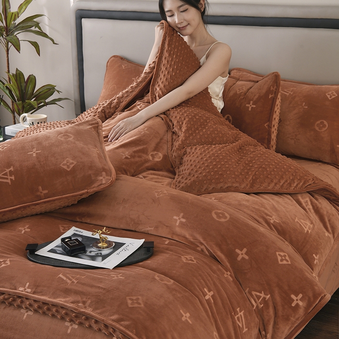 91家纺网 家纺一手货源 找家纺 满羽家纺 2024新款A类高克重婴儿绒提花牛奶绒四件套 爱马仕-橘