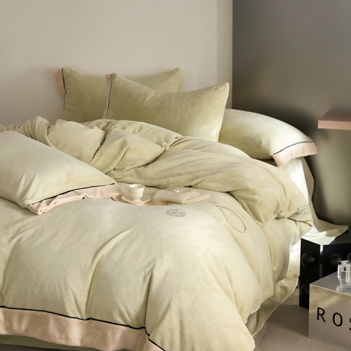 91家纺网 家纺一手货源 找家纺 金奇达家纺 2024秋冬新品保暖加厚绒类热氧™绒绒四件套-【查理】（全网控价{折后券后}不低于238元） 查理-青梅