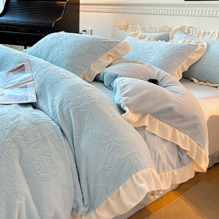 91家纺网 家纺一手货源 找家纺 大境 2024新款维也纳牛奶绒提花四件套维也纳-蓝