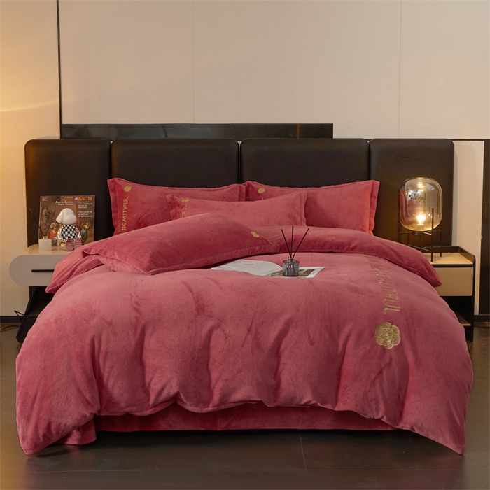 91家纺网 家纺一手货源 找家纺 招财狼家纺  2024新款7斤高克重牛奶绒刺绣四件套 山茶花-豆沙红