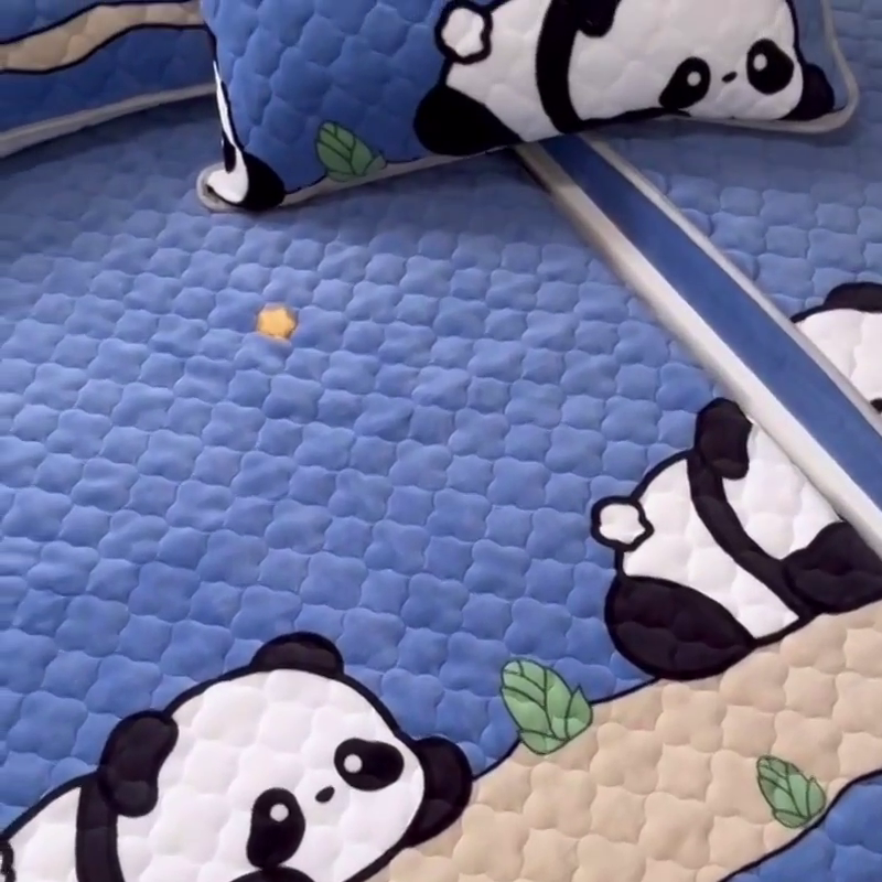 91家纺网 家纺一手货源 找家纺 小虾米 2024新款加厚上下床牛奶绒夹棉床笠款 熊猫帕帕