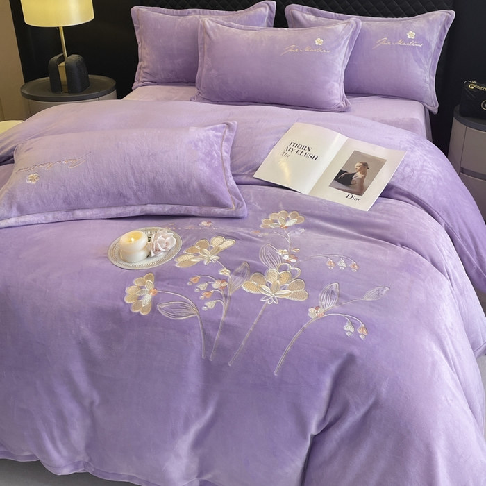 91家纺网 家纺一手货源 找家纺 畅畅家纺 2024秋冬新款牛奶绒绣花四件套 芳华-伊莉莎系列 伊莉莎-紫色