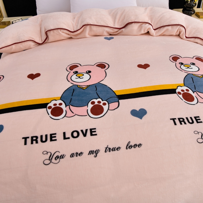 91家纺网 家纺一手货源 找家纺 慕婷家纺 2024新款牛奶绒印花床裙系列-单被套可爱小熊