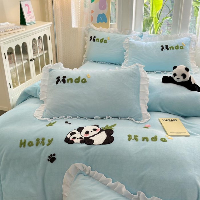 91家纺网 家纺一手货源 找家纺 易禾家纺 2024新款高克重加厚保暖牛奶绒四件套熊猫宝宝系列 熊猫宝宝--蓝