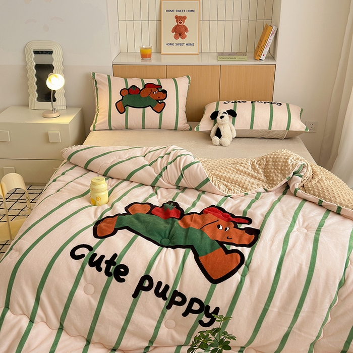 91家纺网 家纺一手货源 找家纺 2024新款卡通大版高克重牛奶绒豆豆被四件套 番茄狗