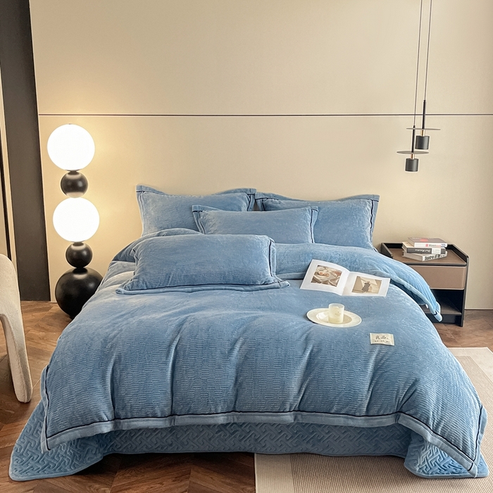 91家纺网 家纺一手货源 找家纺 欧邦 新款提花针织绒牛奶绒单被套夹棉床盖三件套四件套 初见-蔚蓝