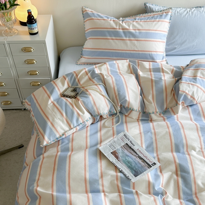 91家纺网 家纺一手货源 找家纺 艾莱家纺 2024新款七彩贝壳系列100S全棉柔顺加厚磨毛四件套 幻珊-蓝宽条