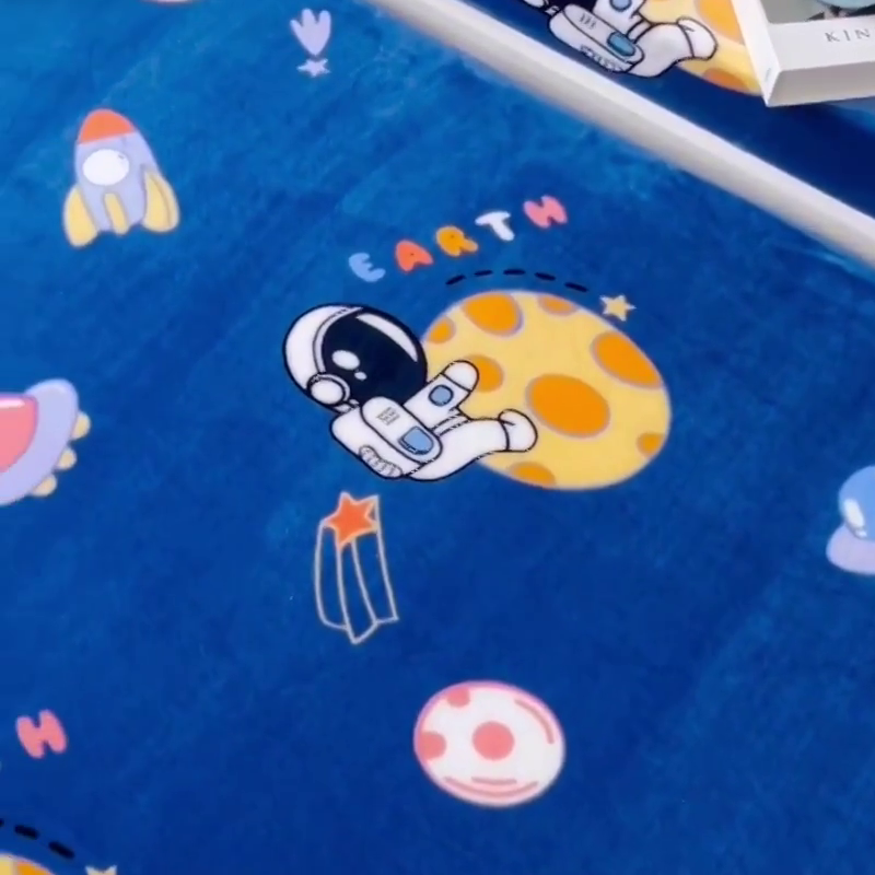 91家纺网 家纺一手货源 找家纺 小虾米 2024新款加厚上下床牛奶绒床笠款 遨游太空