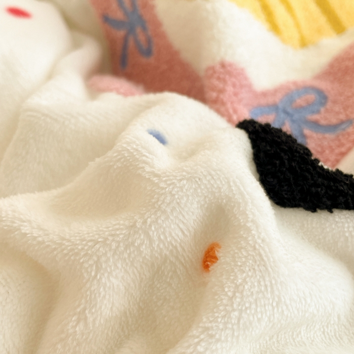 91家纺网 家纺一手货源 找家纺 呗旺鹿 2024新款高克重卡通印花牛奶绒四件套毛巾绣牛奶绒四件套 樱桃蛋糕