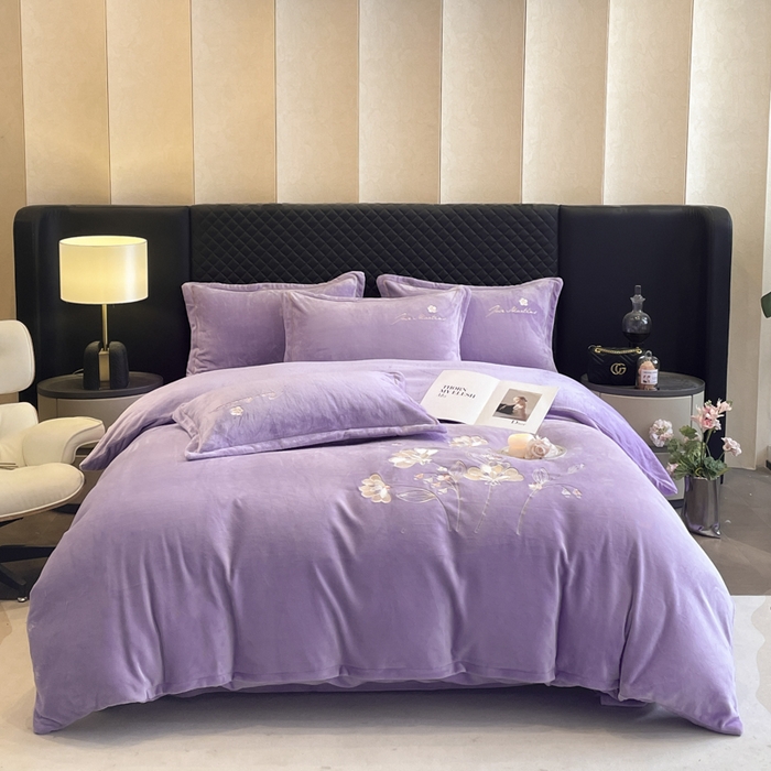 91家纺网 家纺一手货源 找家纺 畅畅家纺 2024秋冬新款牛奶绒绣花四件套 芳华-伊莉莎系列 伊莉莎-紫色