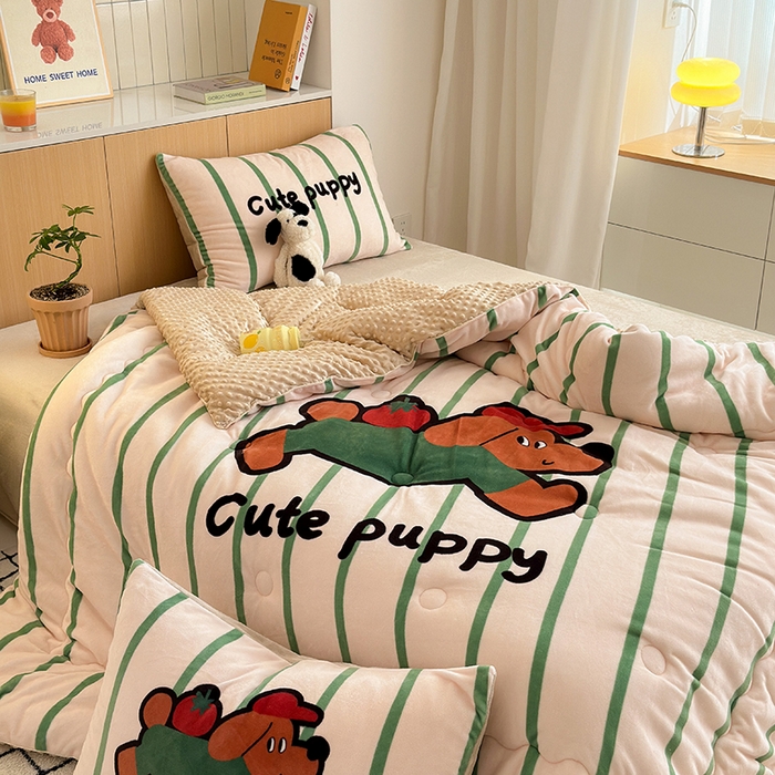 91家纺网 家纺一手货源 找家纺 2024新款卡通大版高克重牛奶绒豆豆被四件套 番茄狗